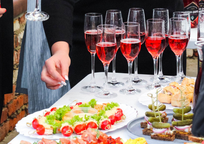 <span style="font-weight: bold; font-style: italic;">Услуги компании </span>